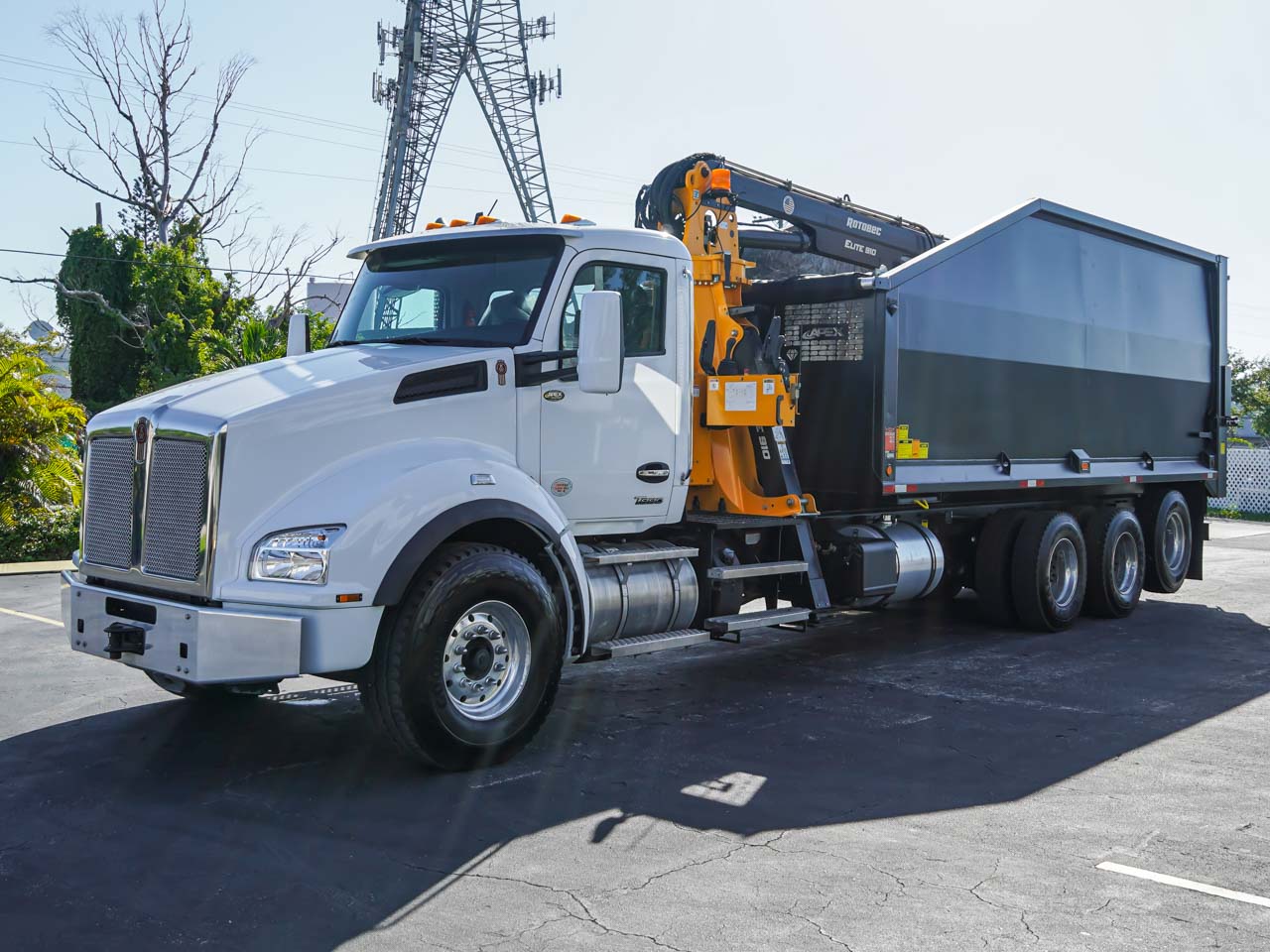 KENWORTH T880 GRAPPLE DUMP TRUCK KENWORTH T880 GRAPPLE DUMP TRUCK - image 2 of 6