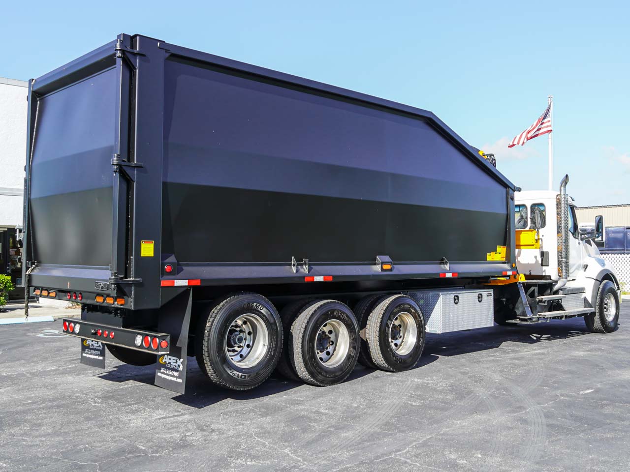 KENWORTH T880 GRAPPLE DUMP TRUCK KENWORTH T880 GRAPPLE DUMP TRUCK - image 3 of 6
