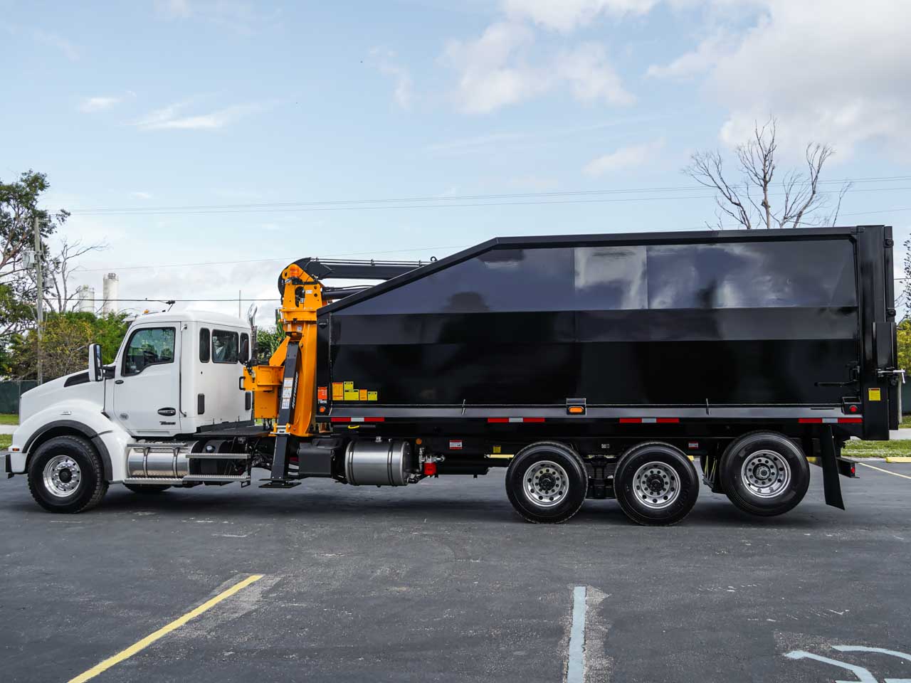 KENWORTH T880 GRAPPLE DUMP TRUCK KENWORTH T880 GRAPPLE DUMP TRUCK - image 4 of 6