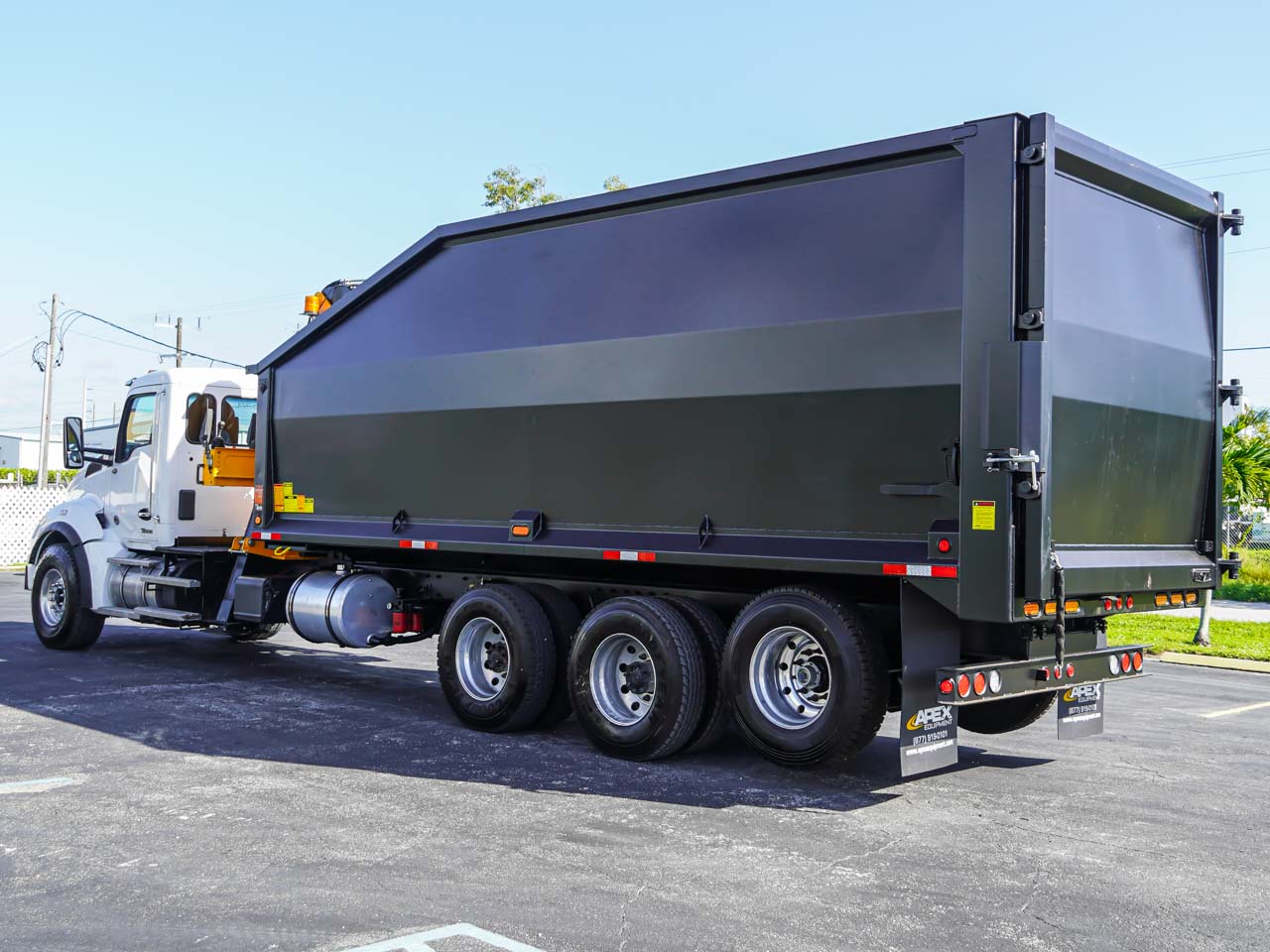 KENWORTH T880 GRAPPLE DUMP TRUCK KENWORTH T880 GRAPPLE DUMP TRUCK - image 4 of 6
