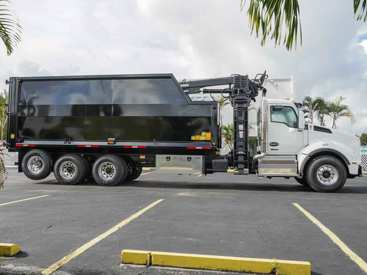 KENWORTH T880 GRAPPLE DUMP TRUCK - image 6 of 6