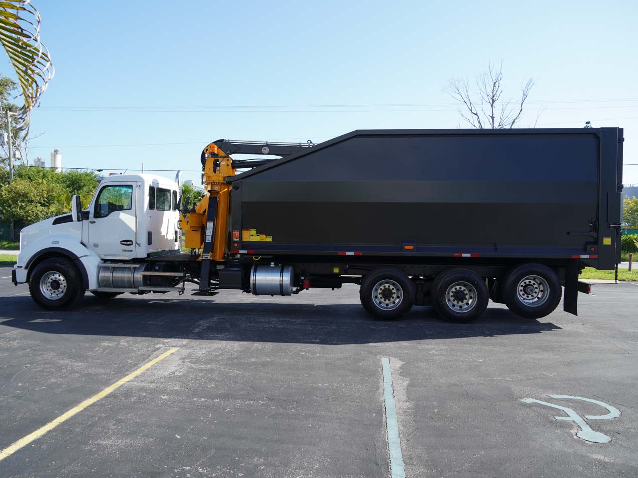 KENWORTH T880 GRAPPLE DUMP TRUCK KENWORTH T880 GRAPPLE DUMP TRUCK - image 6 of 6