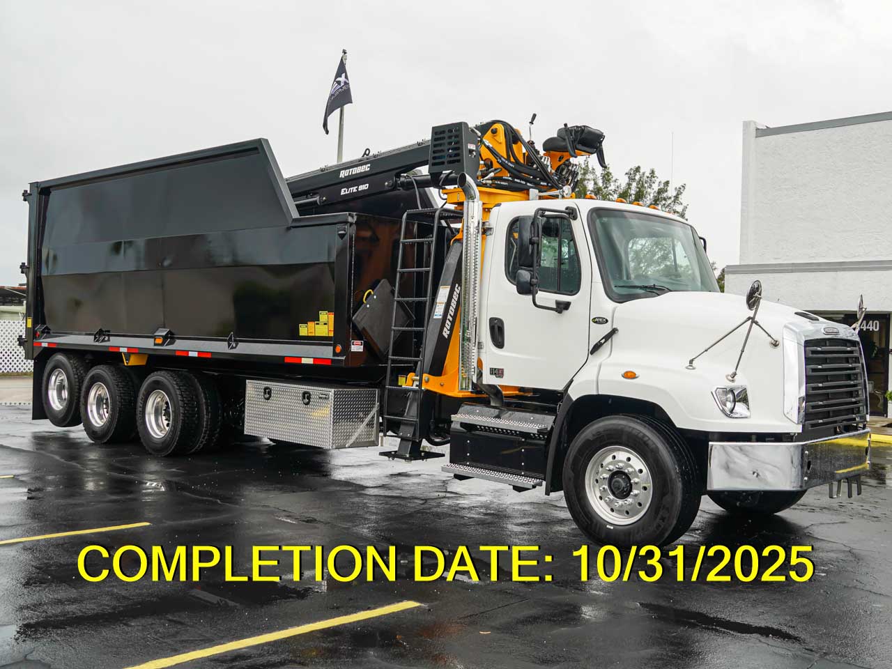 2026 FREIGHTLINER 114SD GRAPPLE TRUCK - image 1 of 4