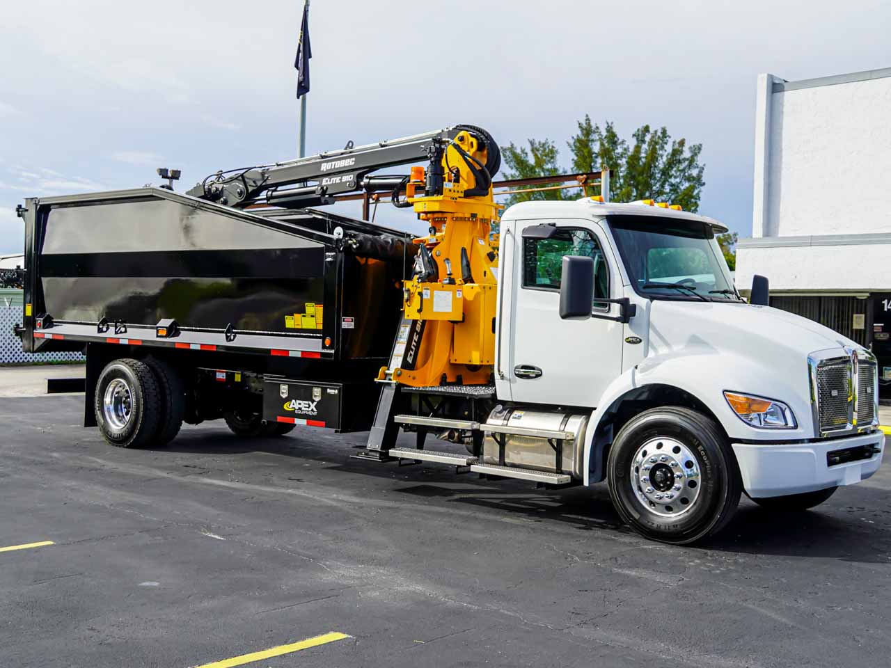 2026 KENWORTH T380 GRAPPLE TRUCK FOR SALE OR RENT - image 2 of 6