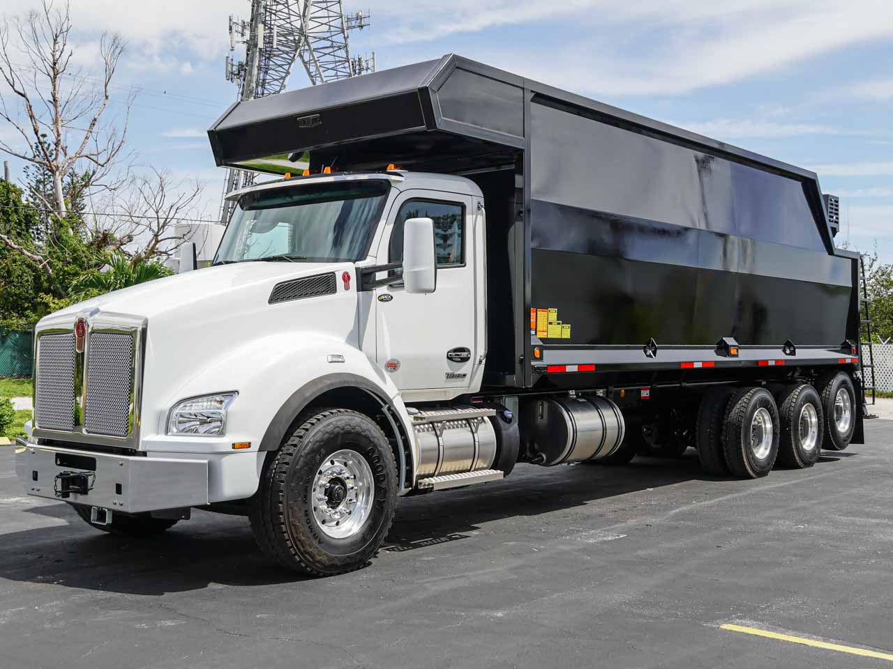 KENWORTH T880 GRAPPLE TRUCK - image 2 of 6
