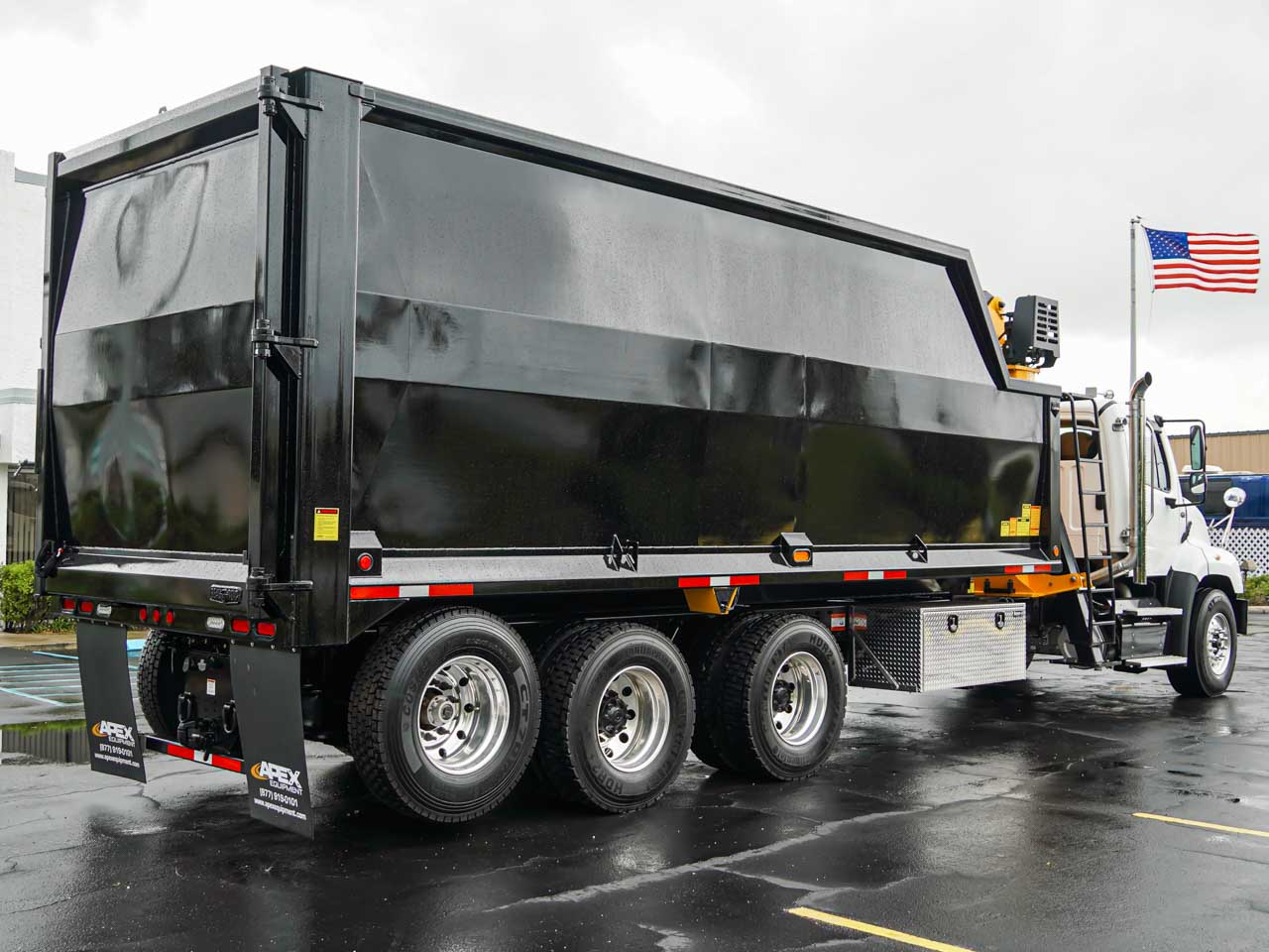 2026 FREIGHTLINER 114SD GRAPPLE TRUCK - image 3 of 4