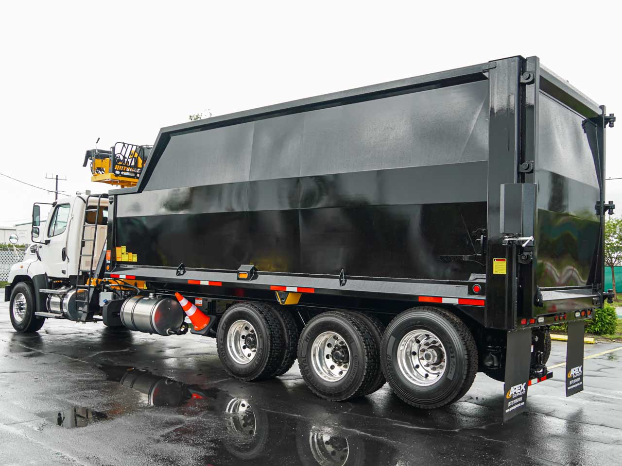 2026 FREIGHTLINER 114SD GRAPPLE TRUCK - image 4 of 4
