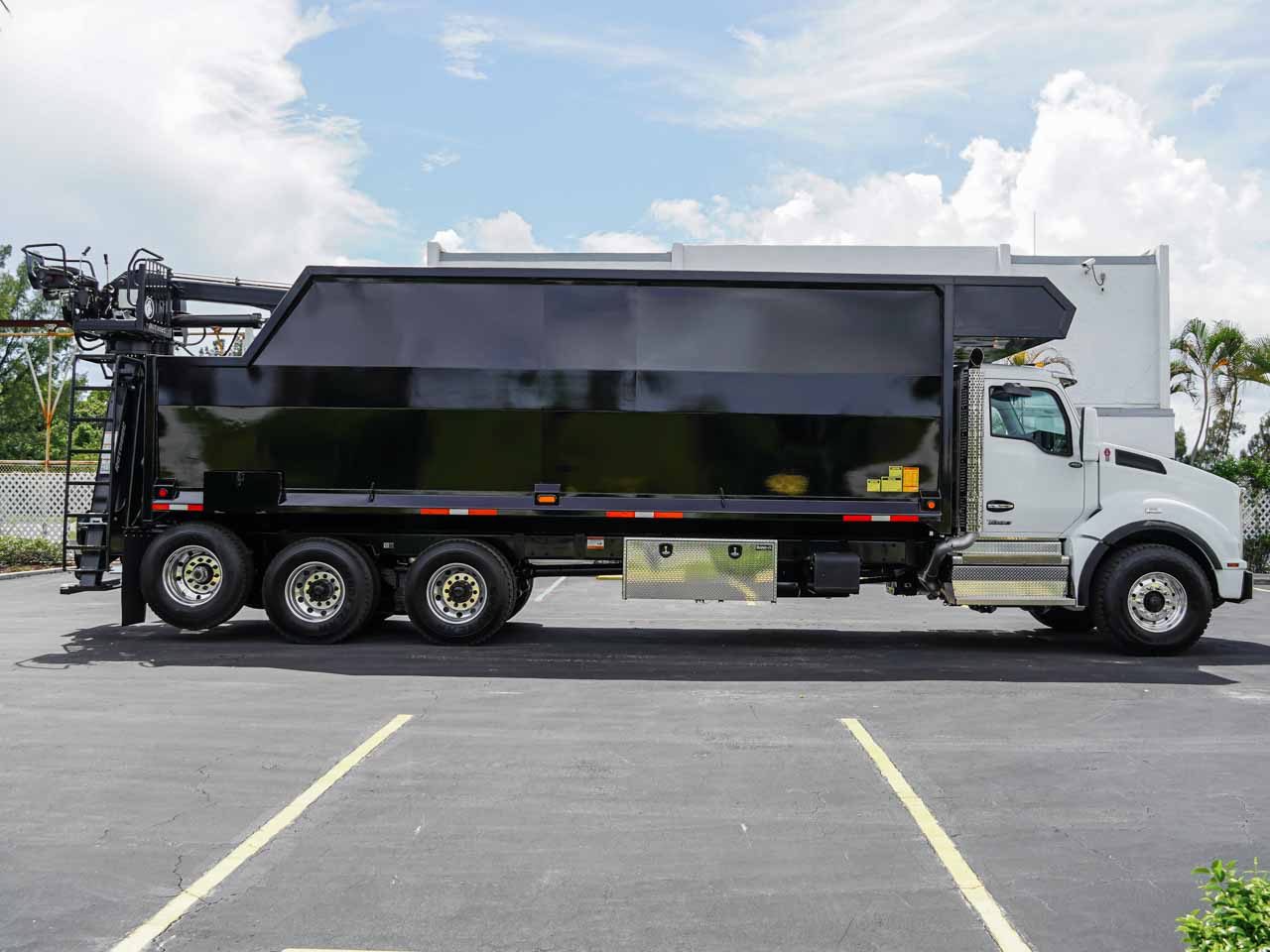 KENWORTH T880 GRAPPLE TRUCK - image 5 of 6