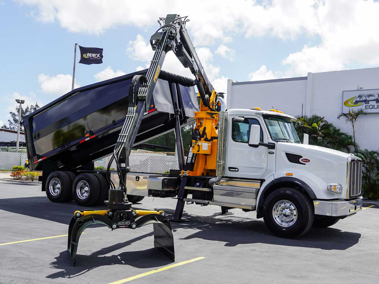 2026 PETERBILT 567 GRAPPLE TRUCK FOR SALE 2026 PETERBILT 567 GRAPPLE TRUCK FOR SALE - image 1 of 6