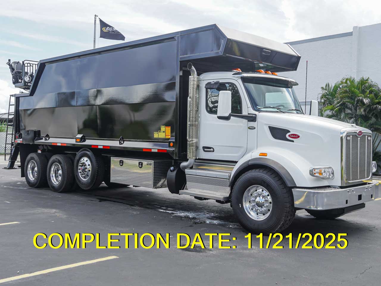 2026 PETERBILT 567 GRAPPLE TRUCK FOR SALE 2026 PETERBILT 567 GRAPPLE TRUCK FOR SALE - image 1 of 6