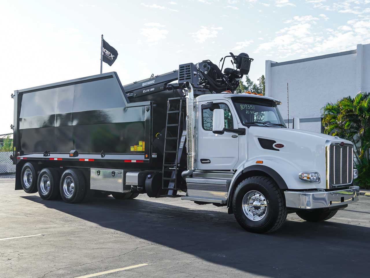 2026 PETERBILT 567 GRAPPLE TRUCK FOR SALE 2026 PETERBILT 567 GRAPPLE TRUCK FOR SALE - image 2 of 6