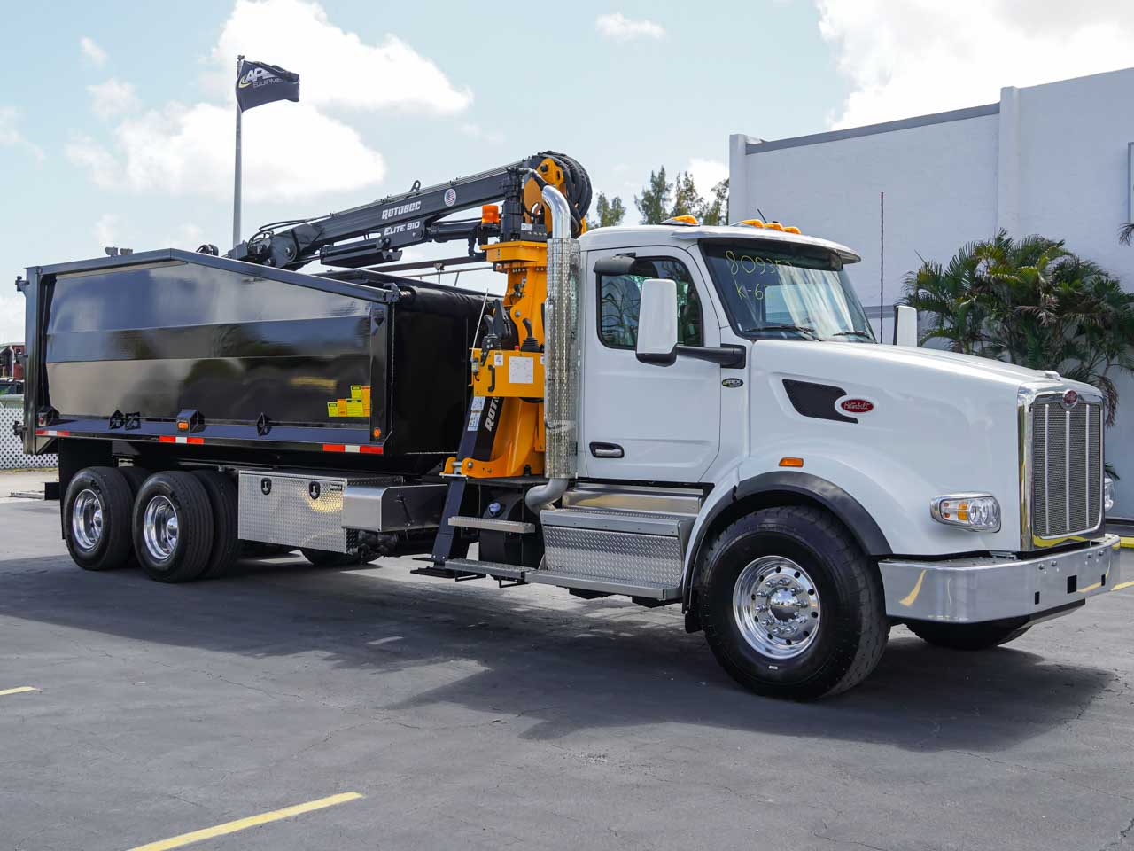 2026 PETERBILT 567 GRAPPLE TRUCK FOR SALE 2026 PETERBILT 567 GRAPPLE TRUCK FOR SALE - image 2 of 6