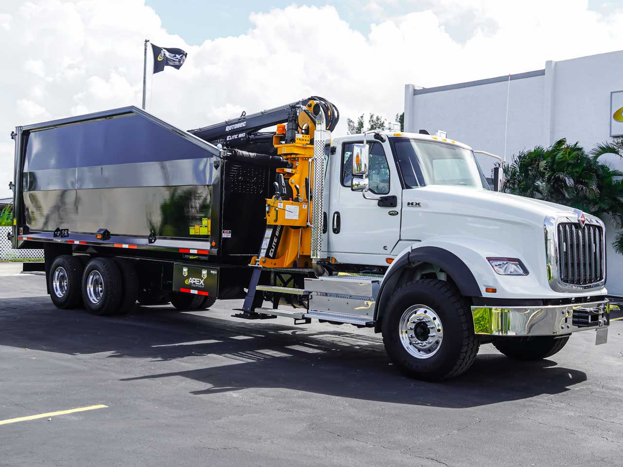 2026 INTERNATIONAL HX GRAPPLE TRUCK FOR SALE - image 2 of 6