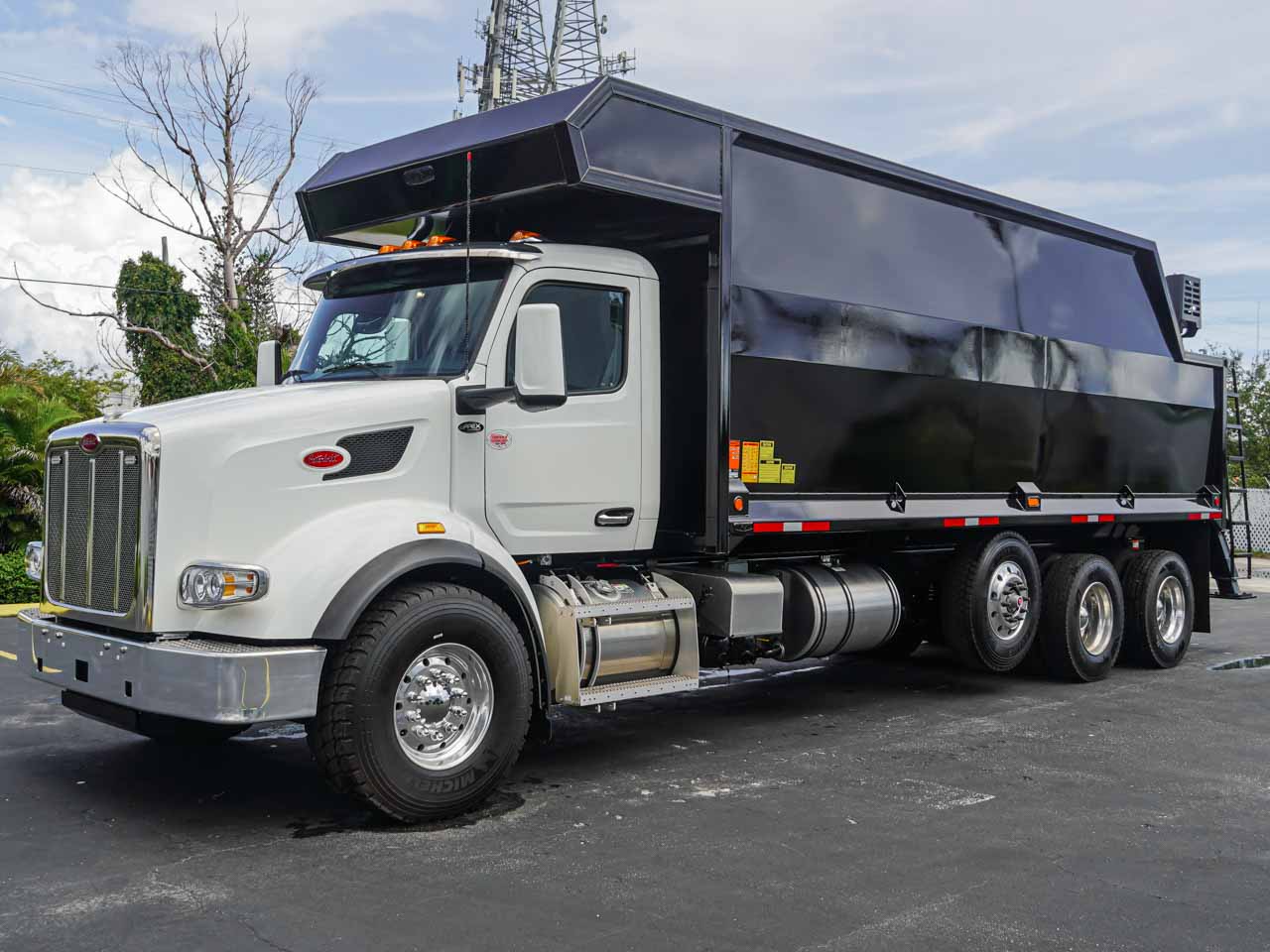 2026 PETERBILT 567 REAR MOUNT GRAPPLE TRUCK - image 2 of 6