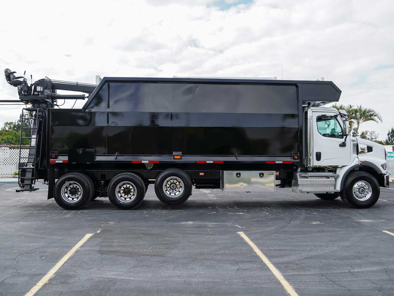 2026 47X WESTERN STAR GRAPPLE TRUCK FOR SALE 2026 47X WESTERN STAR GRAPPLE TRUCK FOR SALE - image 3 of 6