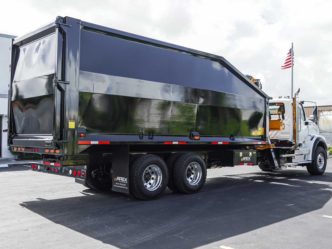 2026 INTERNATIONAL HX GRAPPLE TRUCK FOR SALE - image 4 of 6