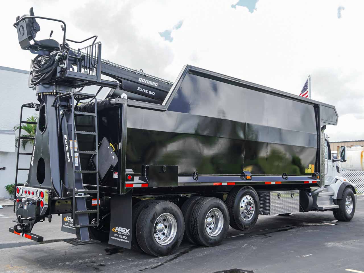 2026 PETERBILT 567 REAR MOUNT GRAPPLE TRUCK - image 3 of 6