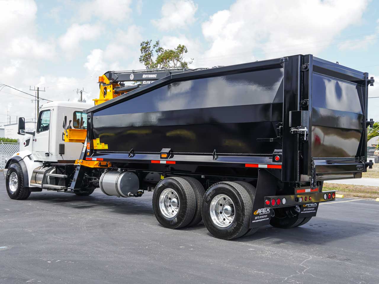 2026 PETERBILT 567 GRAPPLE TRUCK FOR SALE 2026 PETERBILT 567 GRAPPLE TRUCK FOR SALE - image 5 of 6