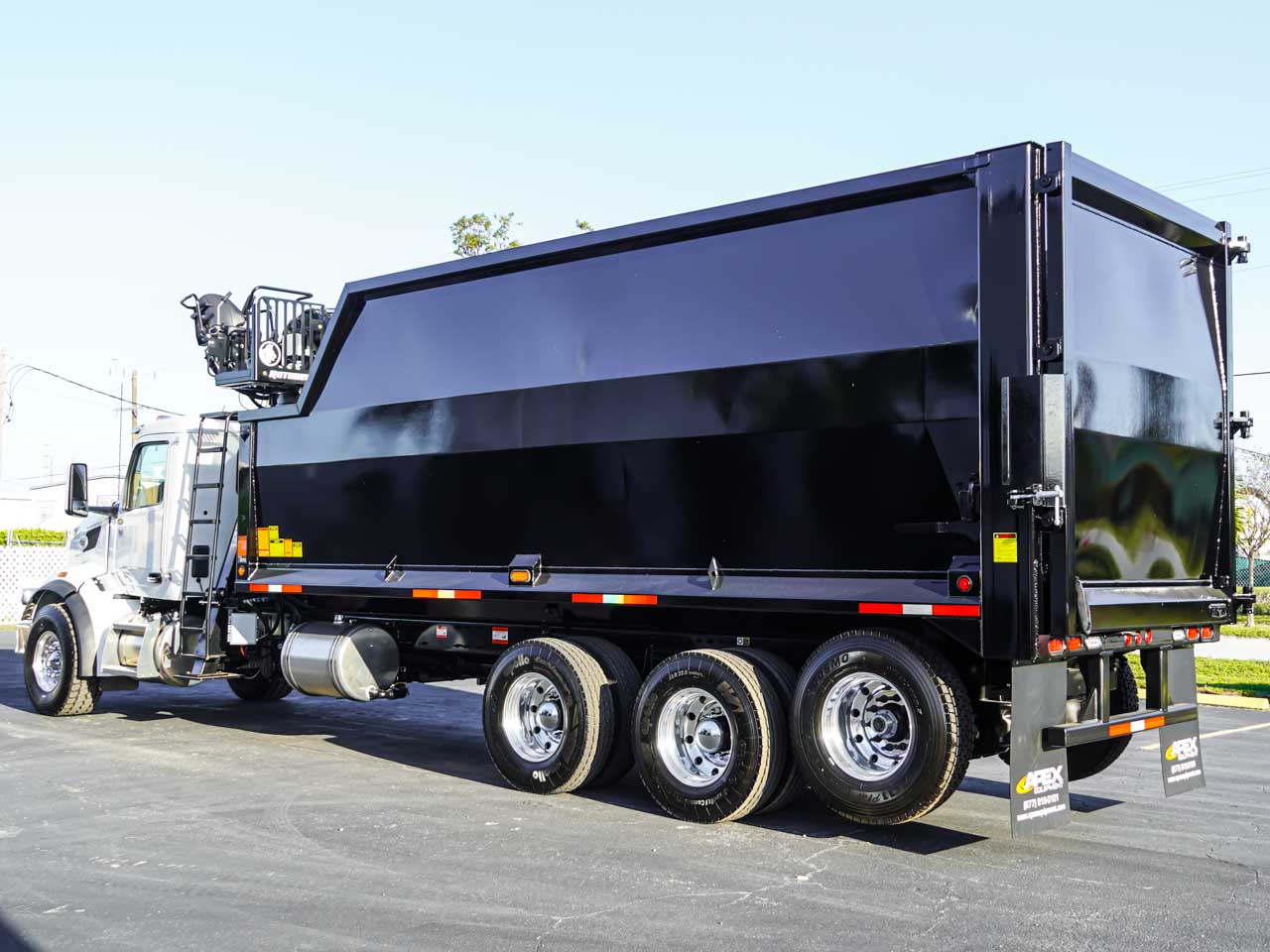 2026 PETERBILT 567 GRAPPLE TRUCK FOR SALE 2026 PETERBILT 567 GRAPPLE TRUCK FOR SALE - image 5 of 6