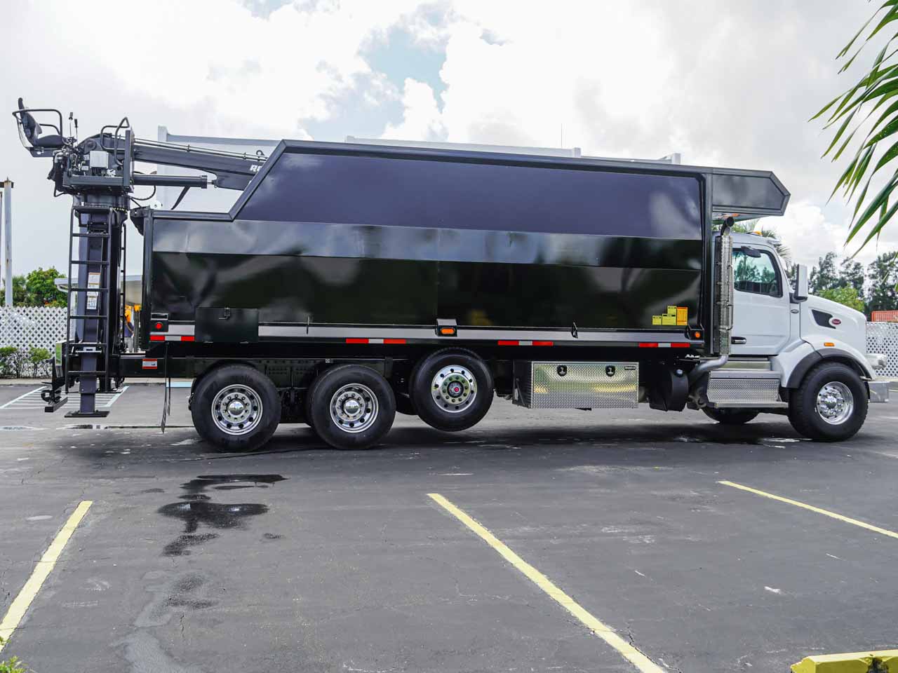 2026 PETERBILT 567 REAR MOUNT GRAPPLE TRUCK - image 5 of 6