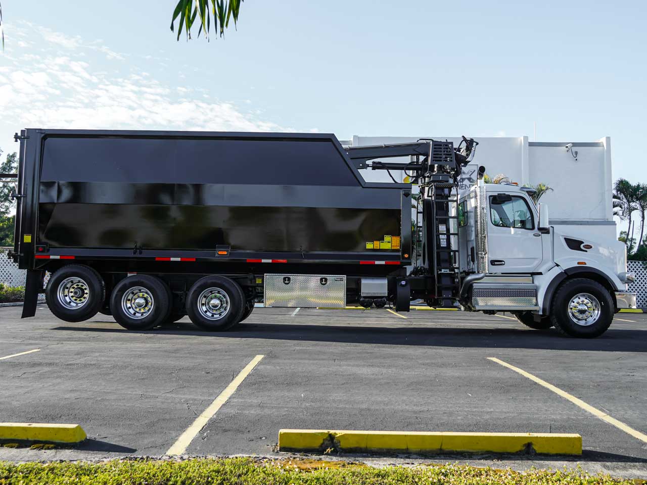 2026 PETERBILT 567 GRAPPLE TRUCK FOR SALE 2026 PETERBILT 567 GRAPPLE TRUCK FOR SALE - image 6 of 6