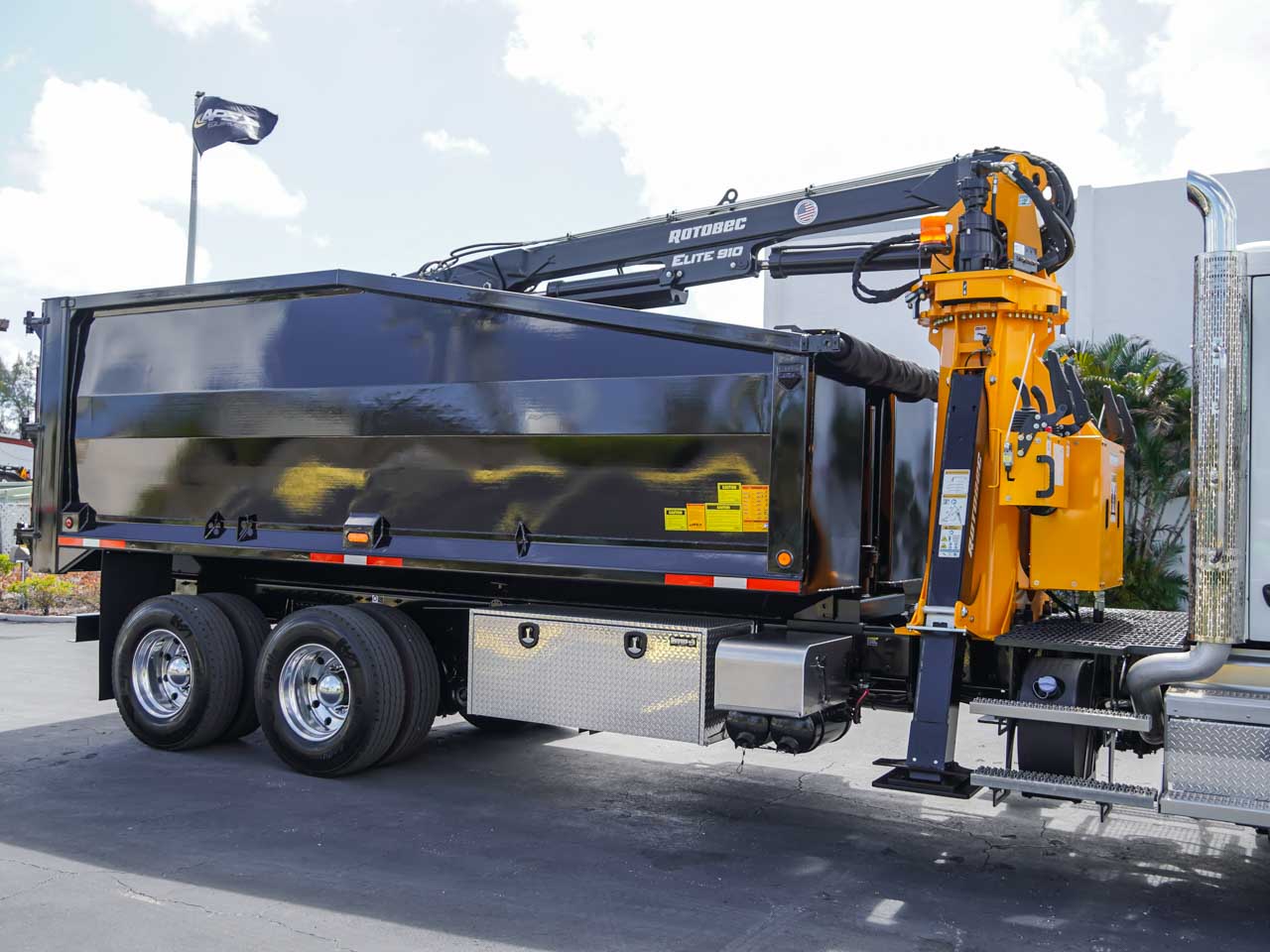 Rotobec Grapple Truck Rotobec Grapple Truck
