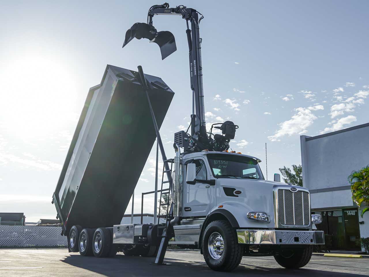 2026 PETERBILT 567 GRAPPLE TRUCK FOR SALE 2026 PETERBILT 567 GRAPPLE TRUCK FOR SALE - image 6 of 6