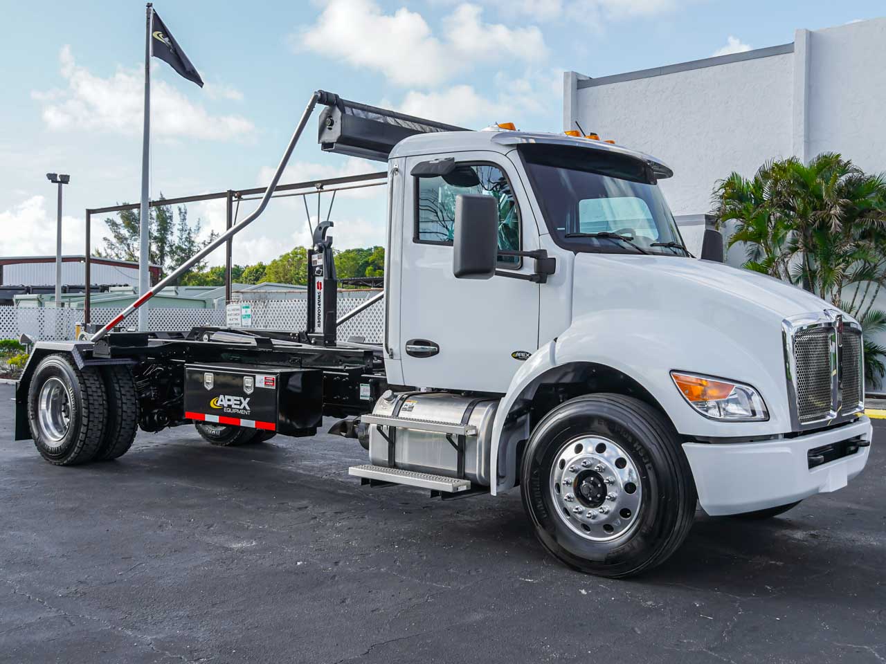 2026 KENWORTH T380 HOOKLIFT TRUCK FOR SALE 2026 KENWORTH T380 HOOKLIFT TRUCK FOR SALE - image 1 of 6