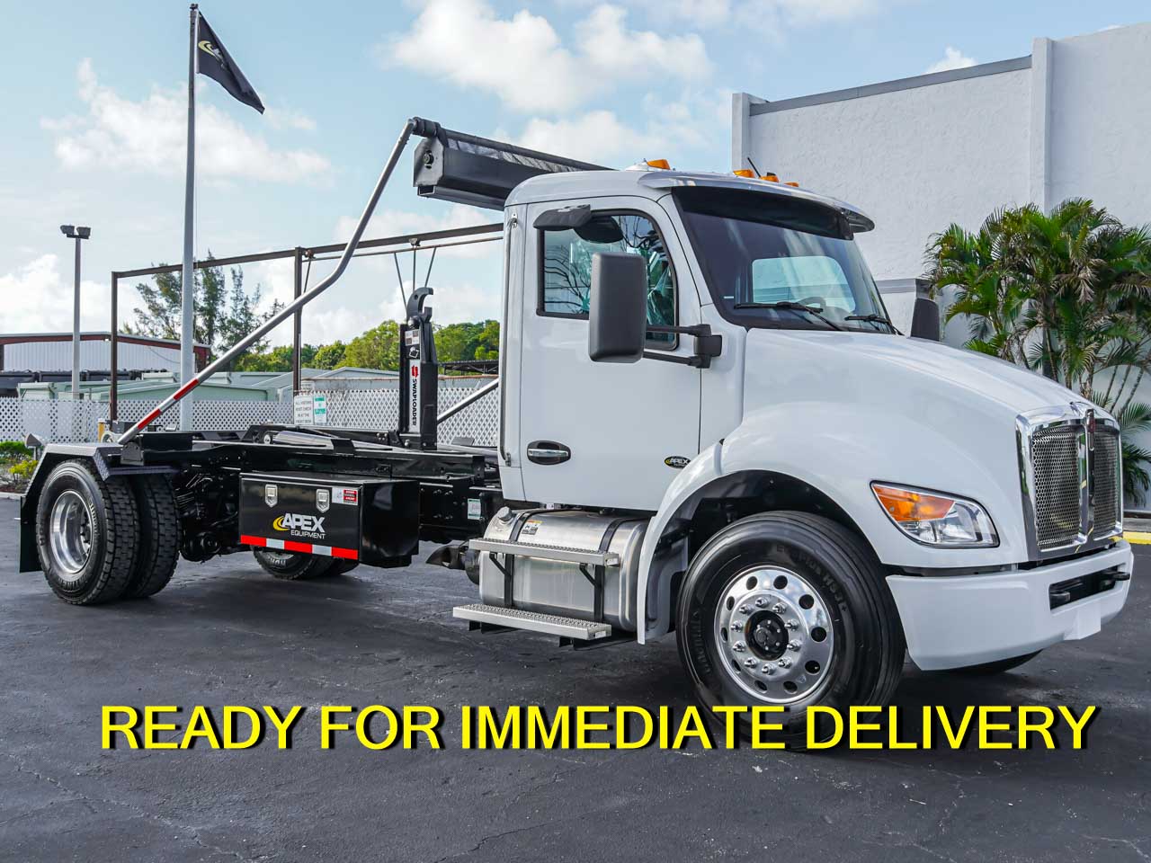 2026 KENWORTH T380 HOOKLIFT TRUCK FOR SALE 2026 KENWORTH T380 HOOKLIFT TRUCK FOR SALE - image 1 of 6