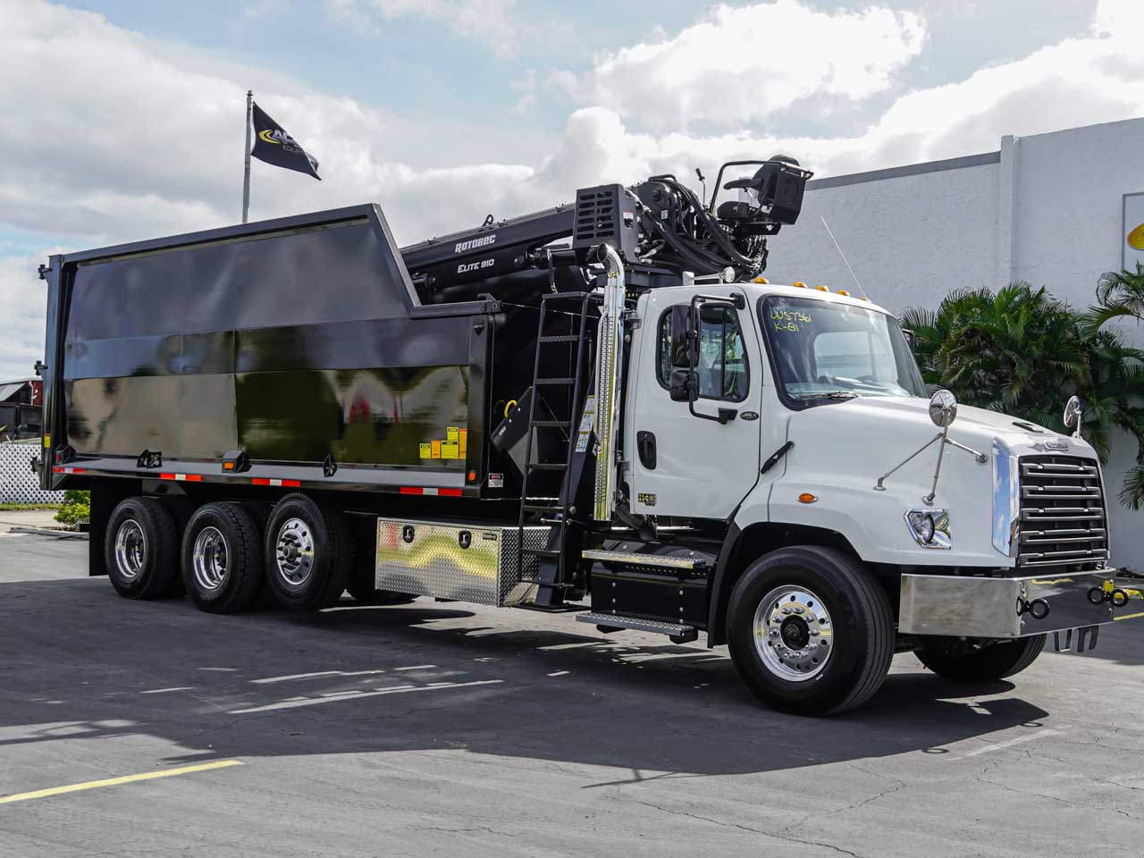 2026 FREIGHTLINER 114SD GRAPPLE TRUCK 2026 FREIGHTLINER 114SD GRAPPLE TRUCK - image 2 of 6
