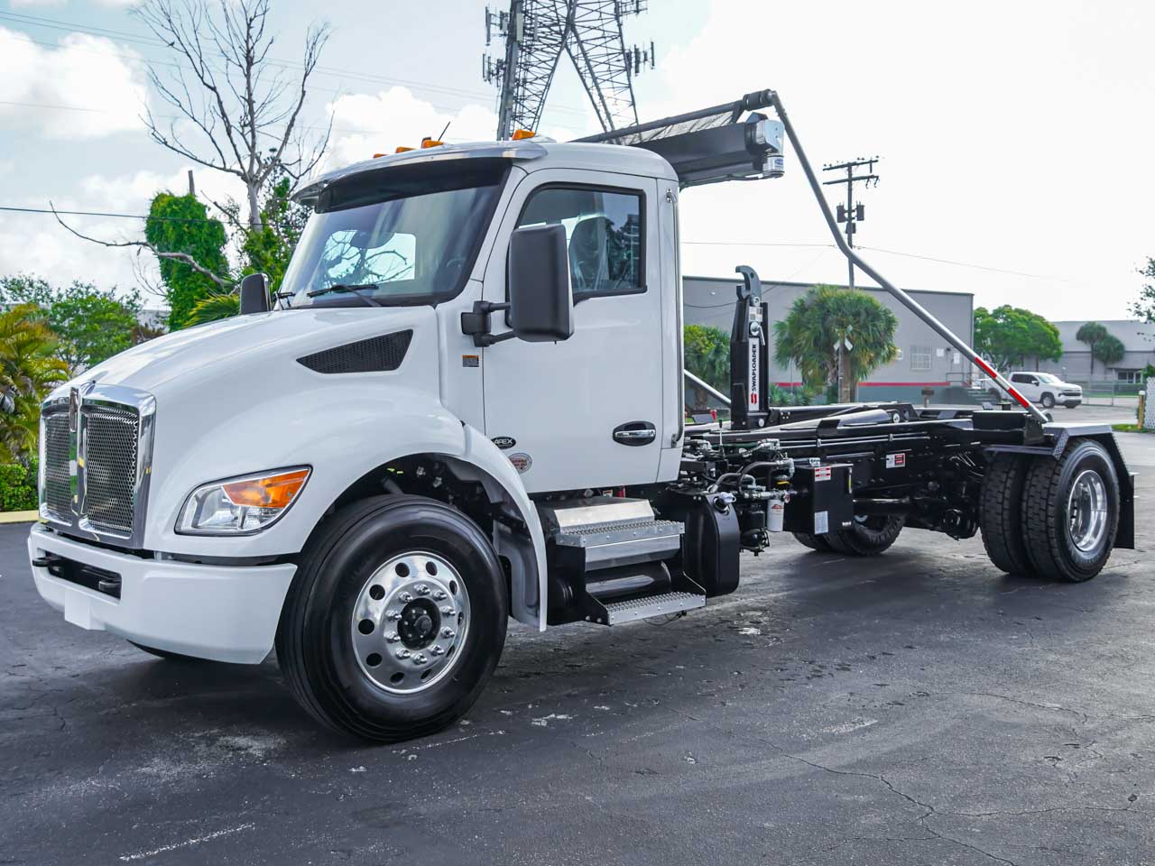 2026 KENWORTH T380 HOOKLIFT TRUCK FOR SALE 2026 KENWORTH T380 HOOKLIFT TRUCK FOR SALE - image 2 of 6