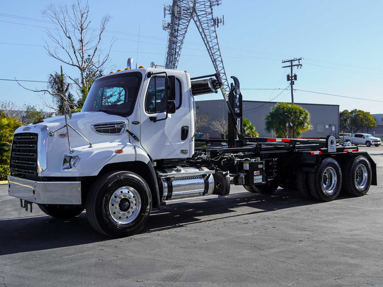 2026 FREIGHTLINER 114SD HOOKLIFT TRUCK FOR SALE 2026 FREIGHTLINER 114SD HOOKLIFT TRUCK FOR SALE - image 2 of 6