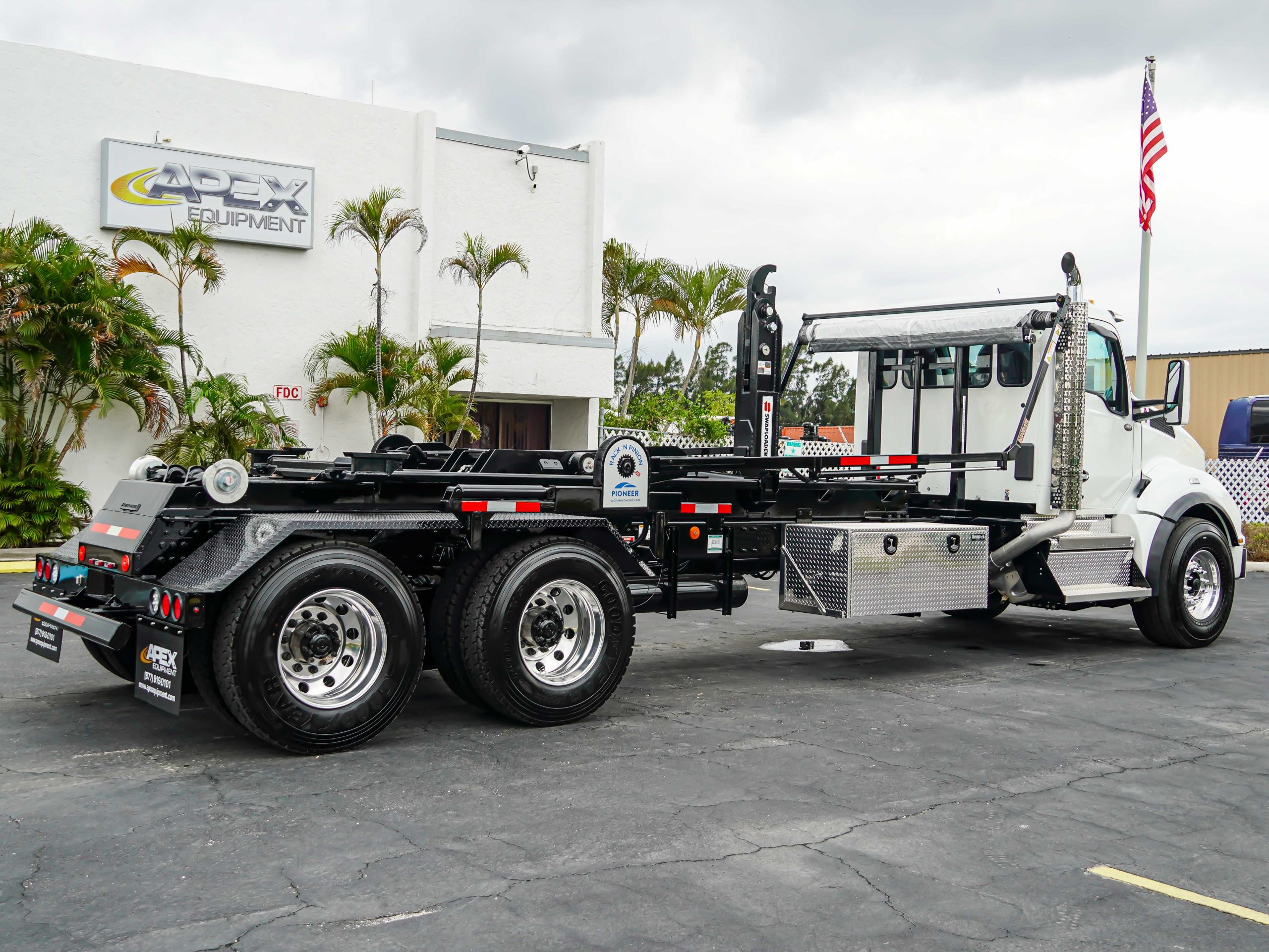 2026 KENWORTH T880 HOOKLIFT TRUCK FOR SALE 2026 KENWORTH T880 HOOKLIFT TRUCK FOR SALE - image 3 of 6