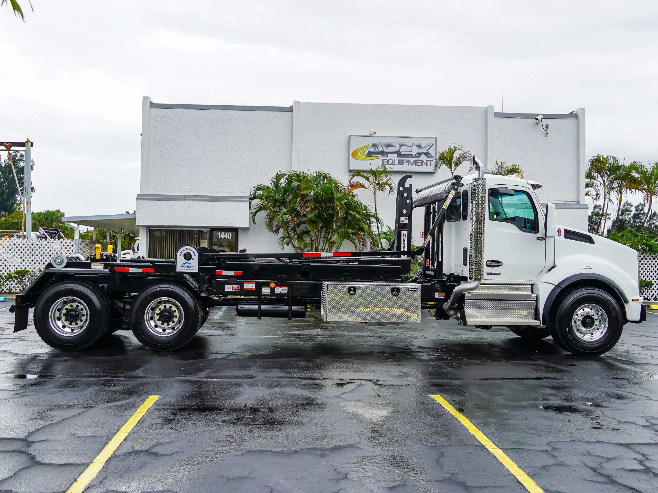 2026 KENWORTH T880 HOOKLIFT TRUCK FOR SALE 2026 KENWORTH T880 HOOKLIFT TRUCK FOR SALE - image 6 of 6