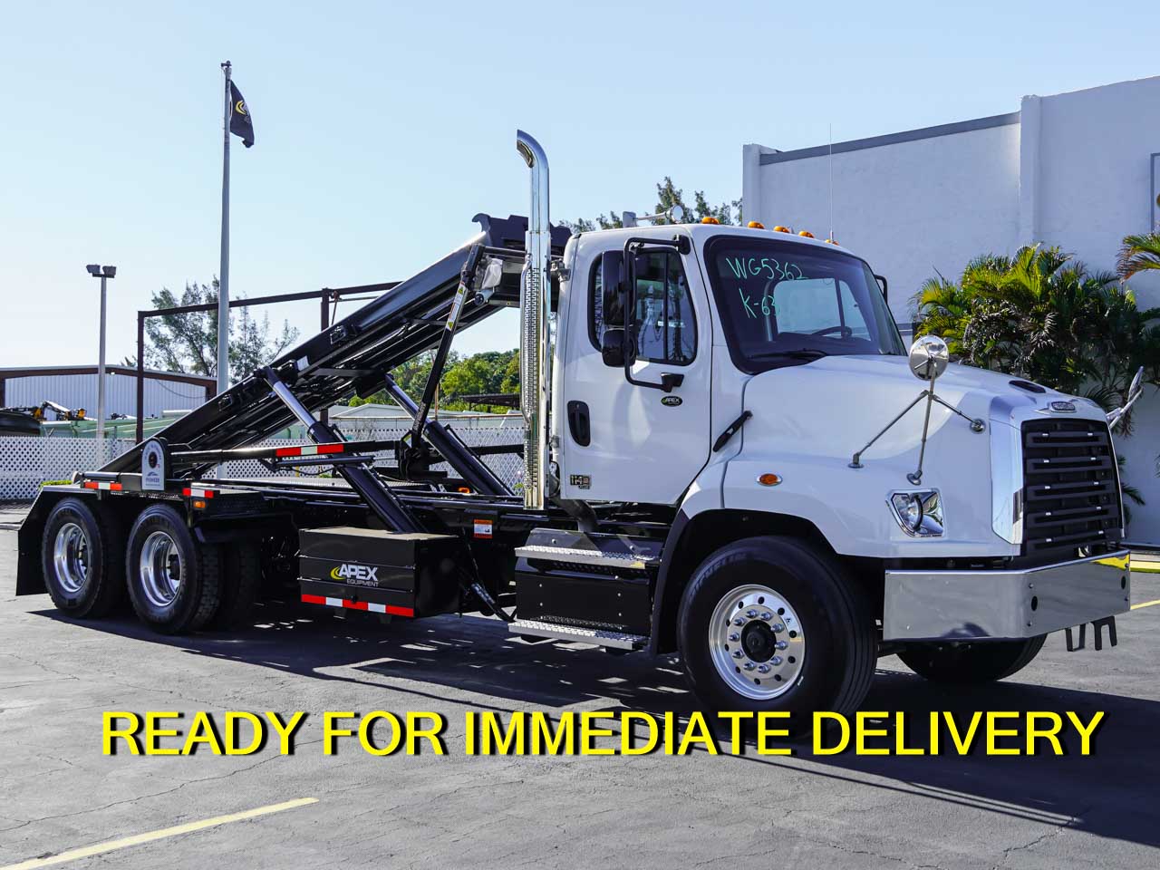 2026 FREIGHTLINER 114SD ROLL OFF TRUCK FOR SALE 2026 FREIGHTLINER 114SD ROLL OFF TRUCK FOR SALE - image 2 of 6