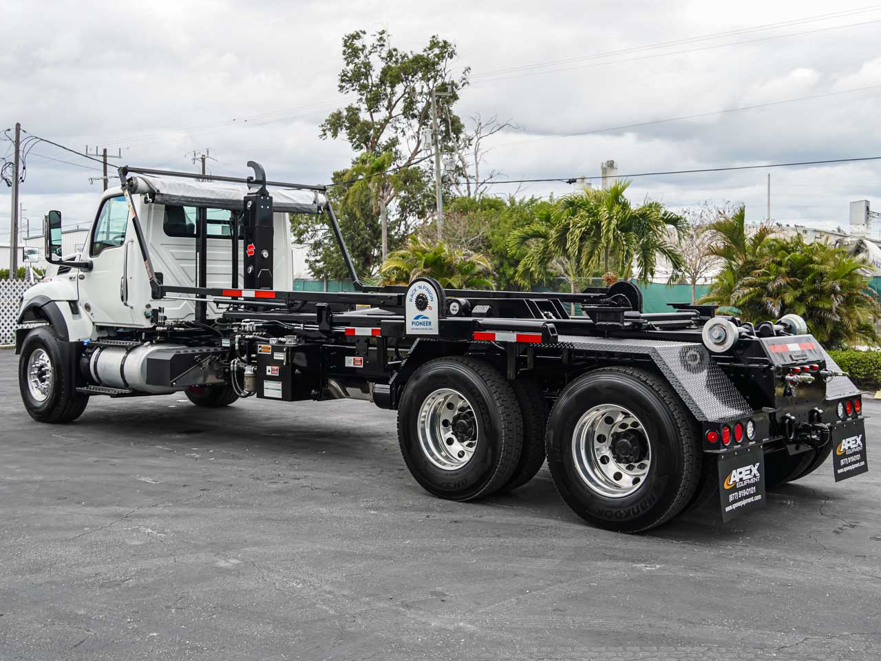 2026 INTERNATIONAL HV607 HOOKLIFT TRUCK FOR SALE 2026 INTERNATIONAL HV607 HOOKLIFT TRUCK FOR SALE - image 6 of 6