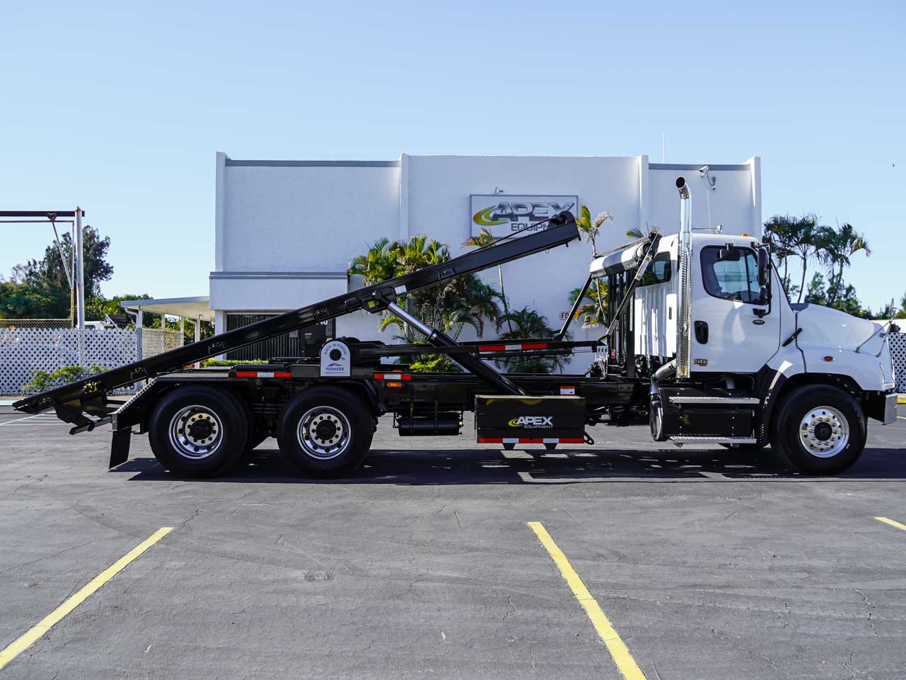 2026 FREIGHTLINER 114SD ROLL OFF TRUCK FOR SALE 2026 FREIGHTLINER 114SD ROLL OFF TRUCK FOR SALE - image 6 of 6