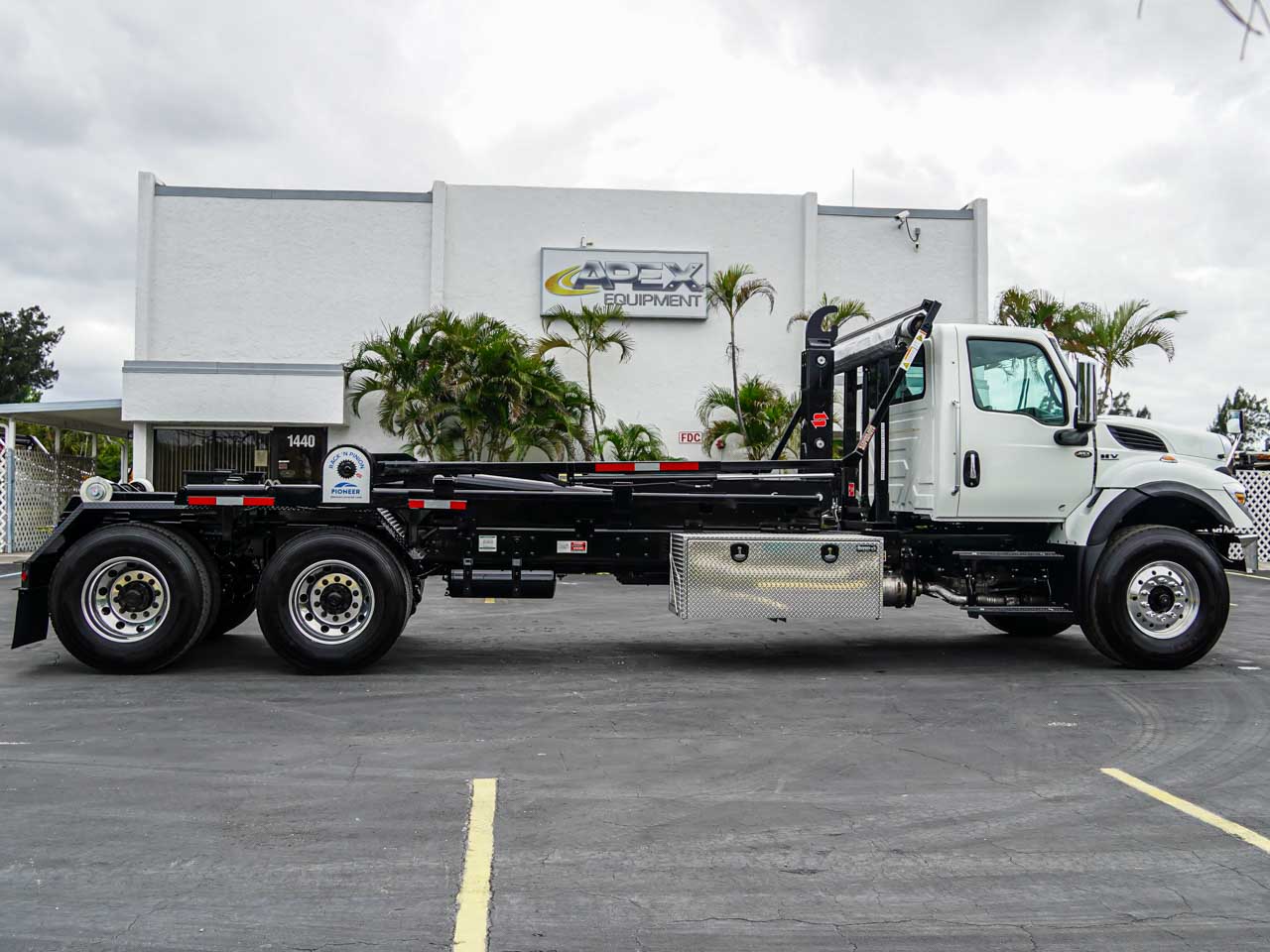 Tandem Axle International Swaploader Hooklift Truck for Sale Tandem Axle International Swaploader Hooklift Truck for Sale