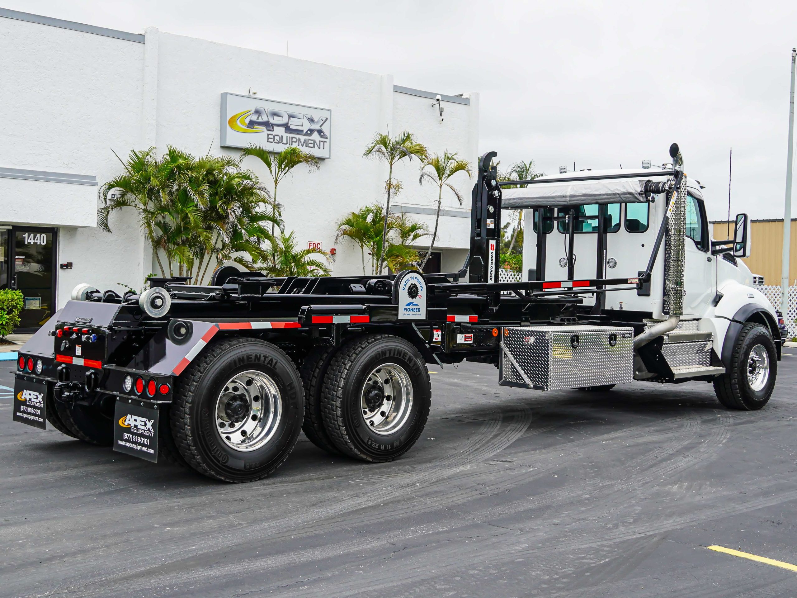 2026 KENWORTH T880 HOOKLIFT TRUCK FOR SALE 2026 KENWORTH T880 HOOKLIFT TRUCK FOR SALE - image 5 of 6