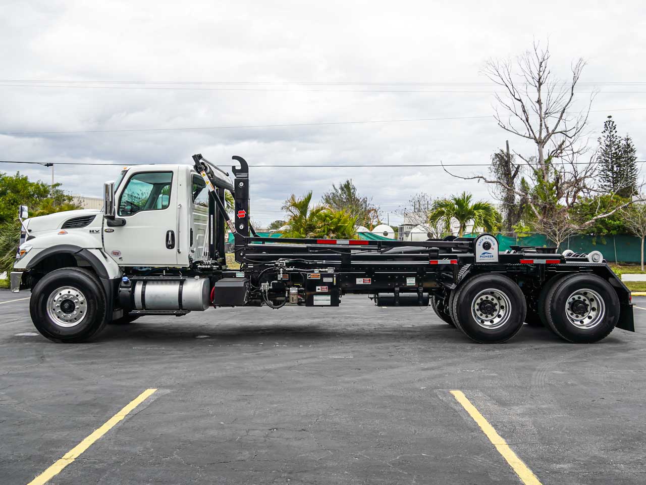 Swaploader Hooklift Truck for Sale Swaploader Hooklift Truck for Sale