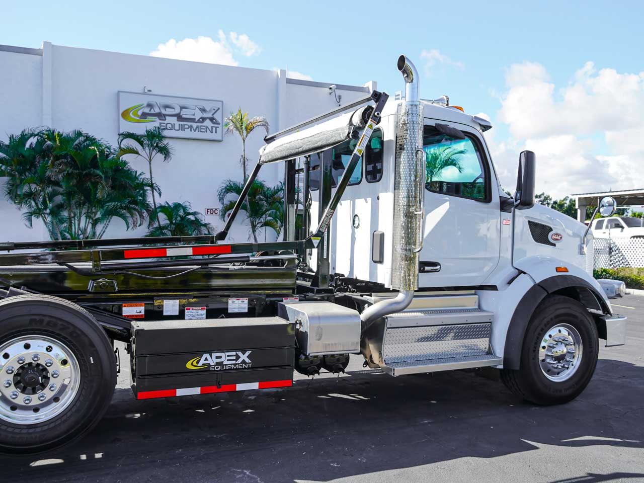 Peterbilt 567 Galfab Roll Off Truck for Sale Peterbilt 567 Galfab Roll Off Truck for Sale