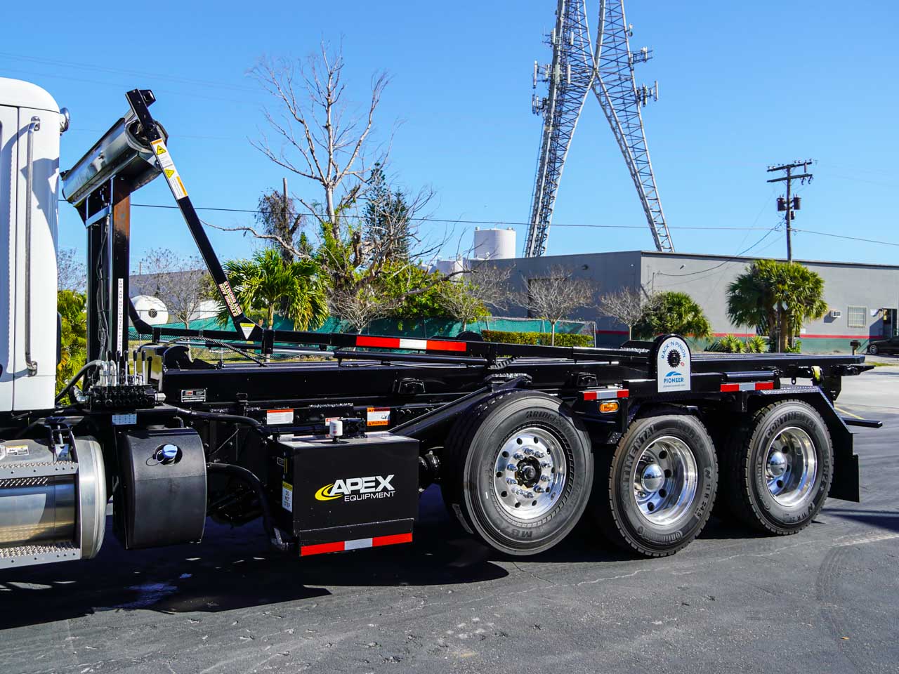 New Galfab Roll Off Truck for Sale New Galfab Roll Off Truck for Sale