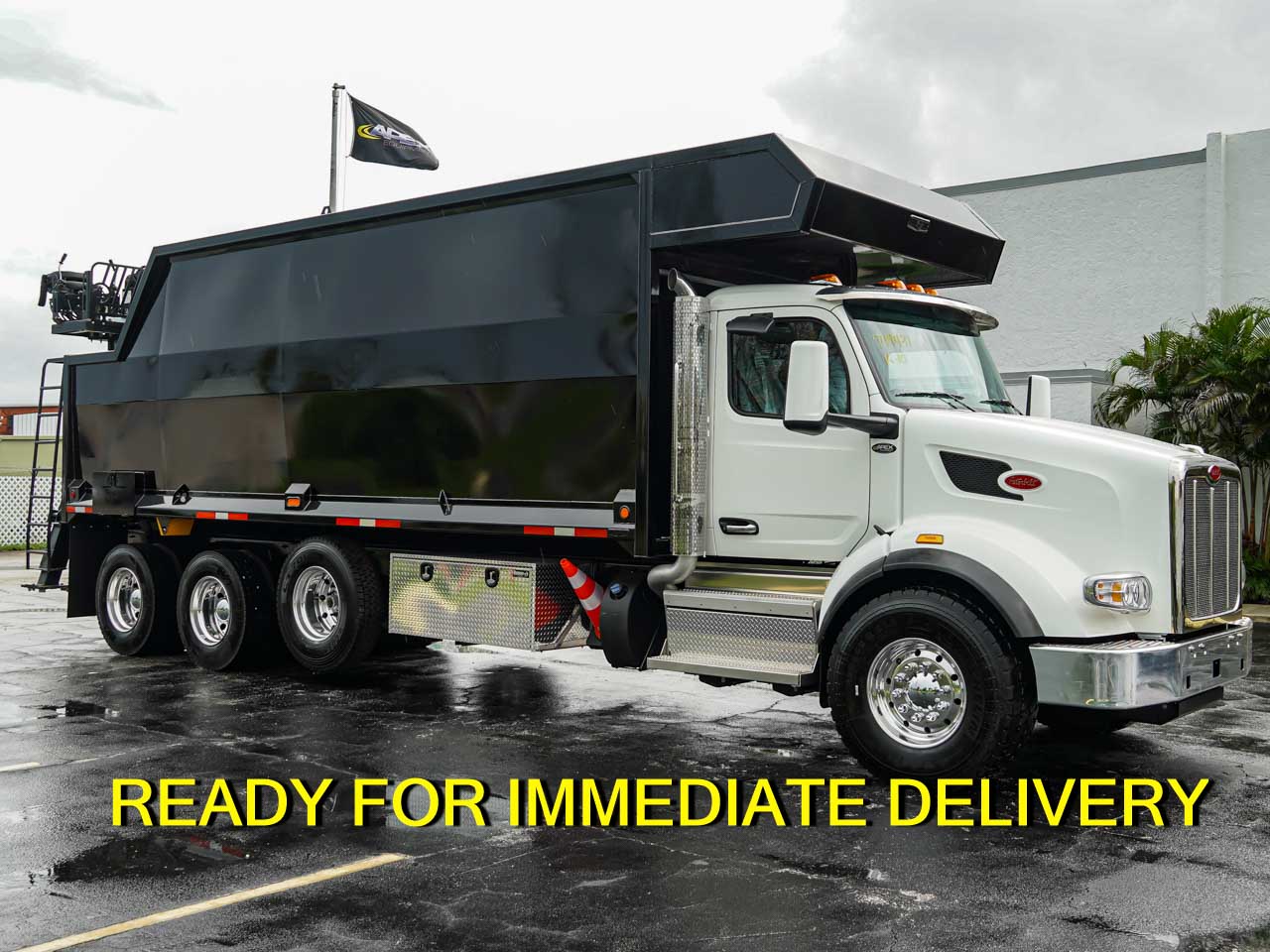 2026 PETERBILT 567 REAR MOUNT GRAPPLE TRUCK 2026 PETERBILT 567 REAR MOUNT GRAPPLE TRUCK - image 2 of 6