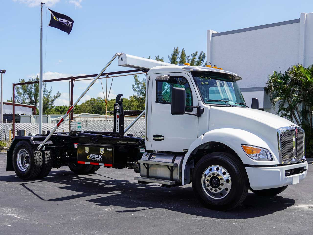 2026 KENWORTH T380 HOOKLIFT TRUCK FOR SALE 2026 KENWORTH T380 HOOKLIFT TRUCK FOR SALE - image 1 of 6