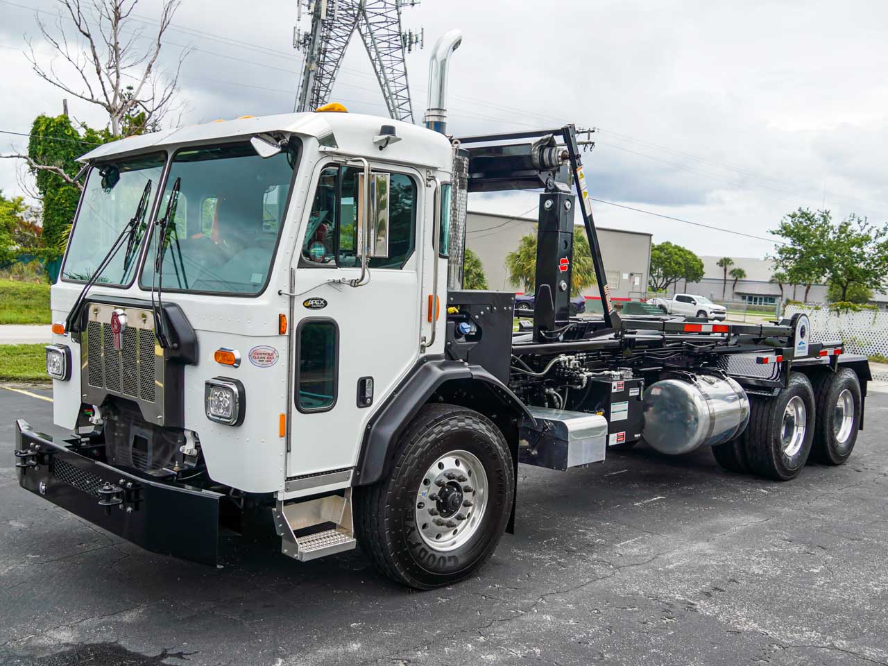 2025 KENWORTH L770 HOOKLIFT TRUCK FOR SALE 2025 KENWORTH L770 HOOKLIFT TRUCK FOR SALE - image 2 of 6