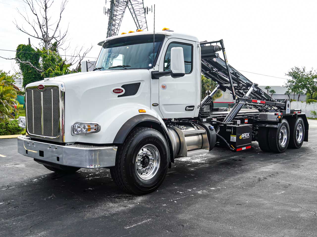 2027 Peterbilt 567 ROLL OFF TRUCK FOR SALE 2027 Peterbilt 567 ROLL OFF TRUCK FOR SALE - image 2 of 6