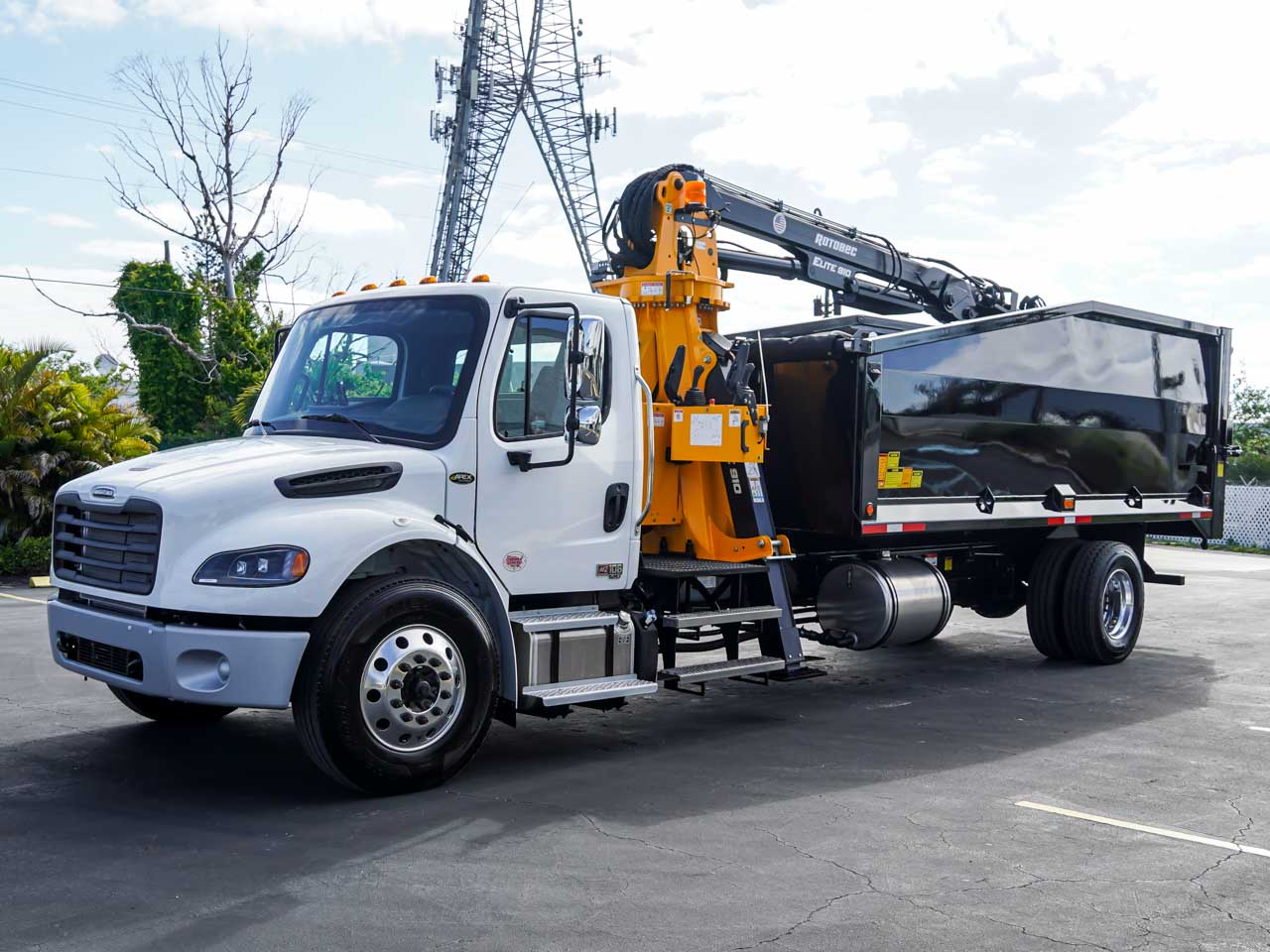 2027 FREIGHTLINER M2 ROTOBEC GRAPPLE TRUCK 2027 FREIGHTLINER M2 ROTOBEC GRAPPLE TRUCK - image 2 of 6