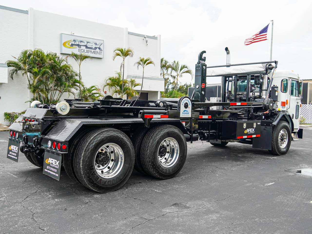 2025 KENWORTH L770 HOOKLIFT TRUCK FOR SALE 2025 KENWORTH L770 HOOKLIFT TRUCK FOR SALE - image 3 of 6