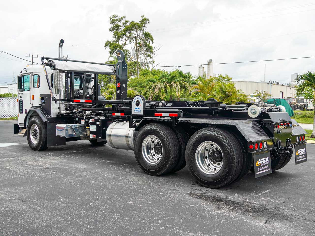 2025 KENWORTH L770 HOOKLIFT TRUCK FOR SALE 2025 KENWORTH L770 HOOKLIFT TRUCK FOR SALE - image 4 of 6