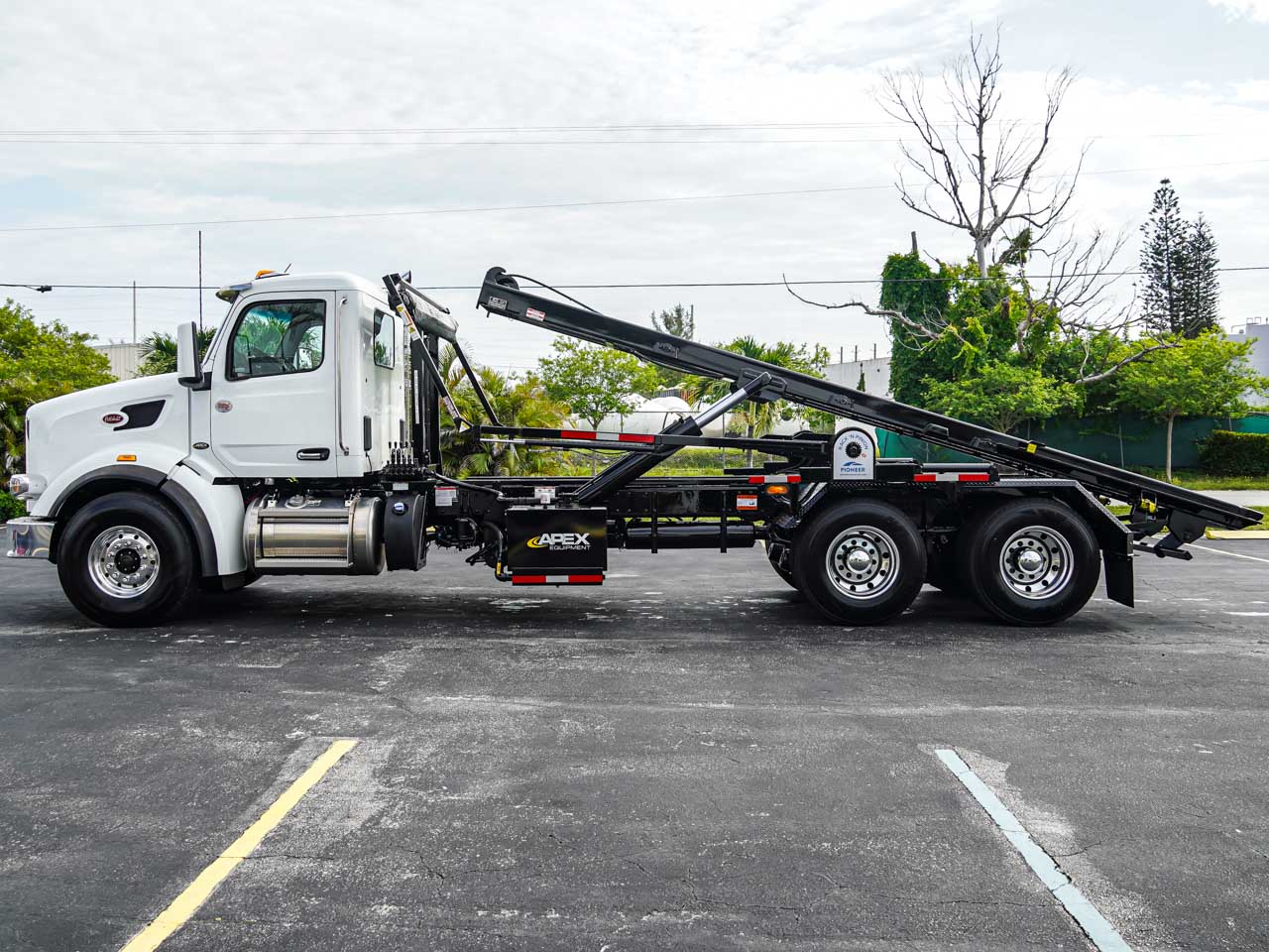 2027 Peterbilt 567 ROLL OFF TRUCK FOR SALE 2027 Peterbilt 567 ROLL OFF TRUCK FOR SALE - image 6 of 6